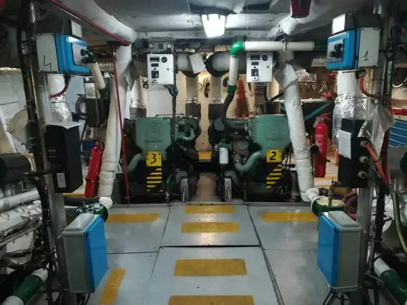 କ୍ରୁ ବୋଟ୍ ବିକ୍ରୟ ପାଇଁ