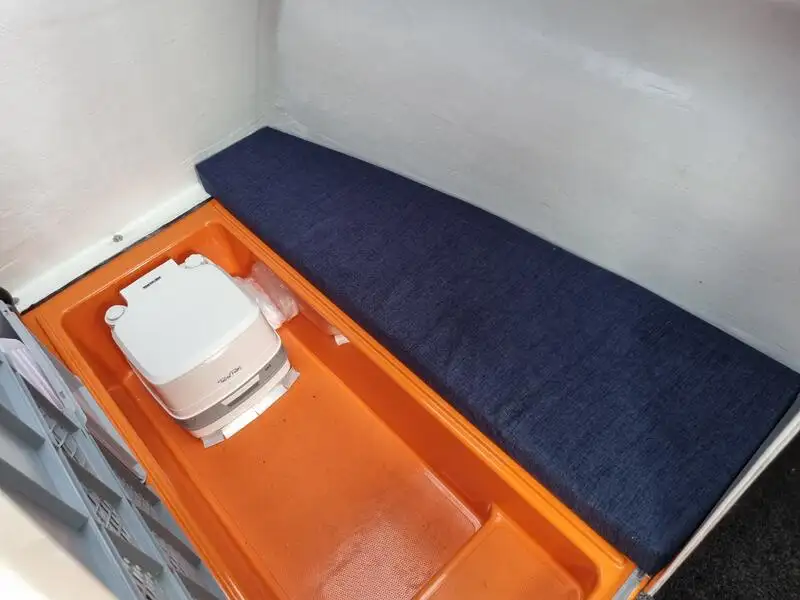 କଣ୍ଟେନର ଜାହାଜ ବିକ୍ରୟ ପାଇଁ