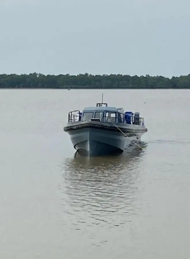 କ୍ରୁ ବୋଟ୍ ବିକ୍ରୟ ପାଇଁ