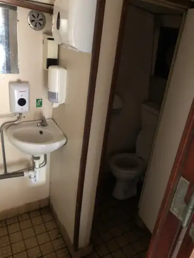 କ୍ରୁଜ୍ ଜାହାଜ ବିକ୍ରୟ ପାଇଁ