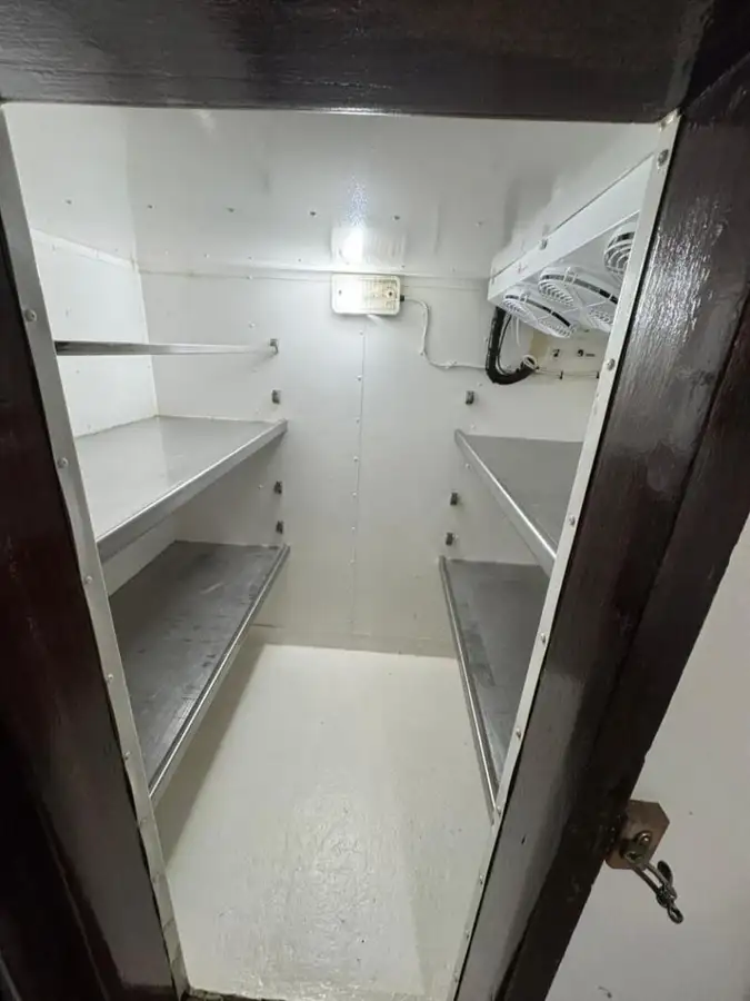 କଣ୍ଟେନର ଜାହାଜ ବିକ୍ରୟ ପାଇଁ