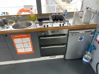 କଣ୍ଟେନର ଜାହାଜ ବିକ୍ରୟ ପାଇଁ