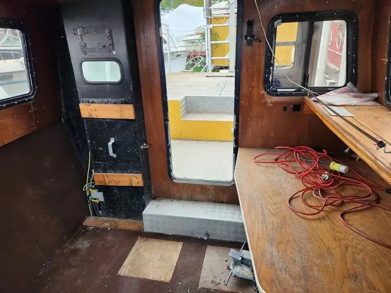 କାର୍ଯ୍ୟକାରୀ ନୌକା ବିକ୍ରୟ ପାଇଁ
