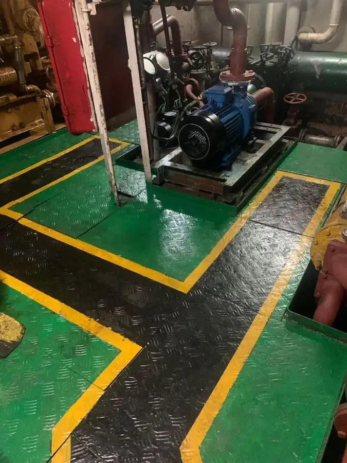 ସପ୍ଲାୟ ଜାହାଜ ବିକ୍ରୟ ପାଇଁ