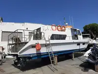 କ୍ରୁ ବୋଟ୍ ବିକ୍ରୟ ପାଇଁ
