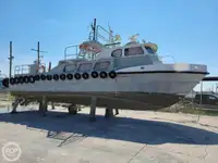 କ୍ରୁ ବୋଟ୍ ବିକ୍ରୟ ପାଇଁ