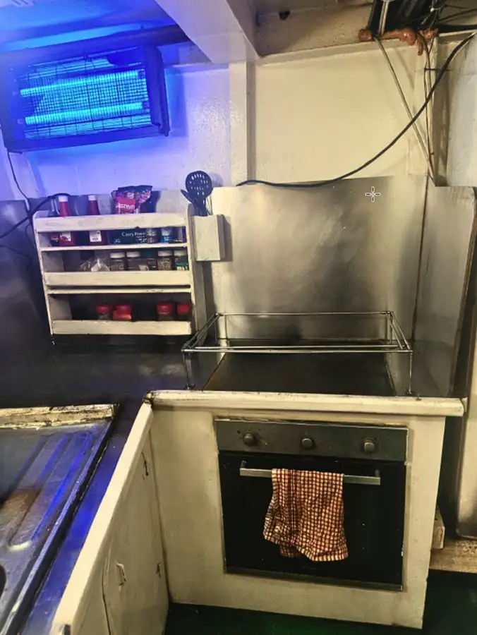 କାର୍ଯ୍ୟକାରୀ ନୌକା ବିକ୍ରୟ ପାଇଁ
