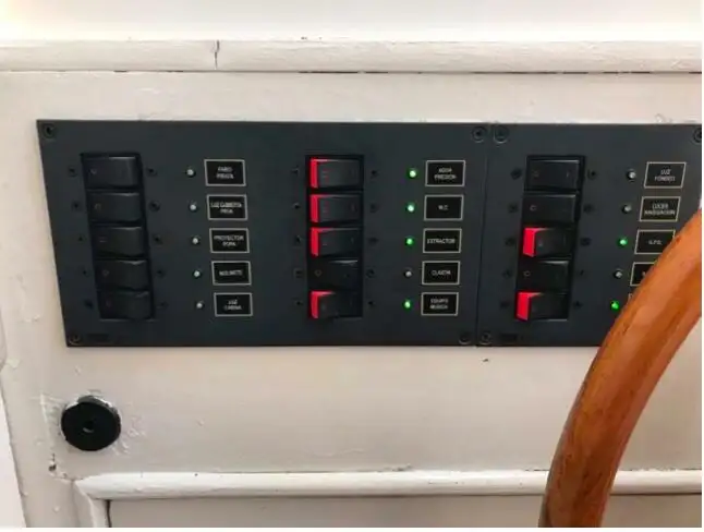 କ୍ରୁଜ୍ ଜାହାଜ ବିକ୍ରୟ ପାଇଁ