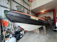 କାର୍ଯ୍ୟକାରୀ ନୌକା ବିକ୍ରୟ ପାଇଁ