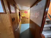 କ୍ରୁ ବୋଟ୍ ବିକ୍ରୟ ପାଇଁ