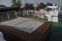 କ୍ରୁଜ୍ ଜାହାଜ ବିକ୍ରୟ ପାଇଁ