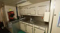 କ୍ରୁ ବୋଟ୍ ବିକ୍ରୟ ପାଇଁ