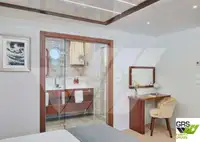 କ୍ରୁଜ୍ ଜାହାଜ ବିକ୍ରୟ ପାଇଁ
