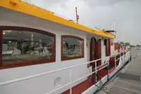 କ୍ରୁଜ୍ ଜାହାଜ ବିକ୍ରୟ ପାଇଁ