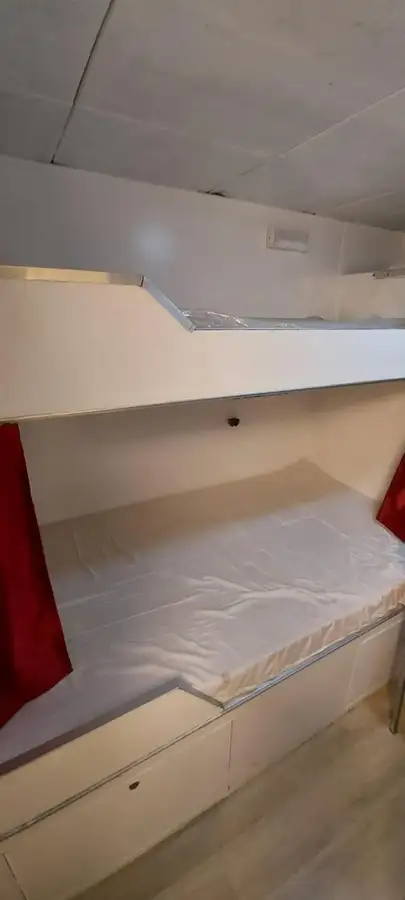 କ୍ରୁ ବୋଟ୍ ବିକ୍ରୟ ପାଇଁ
