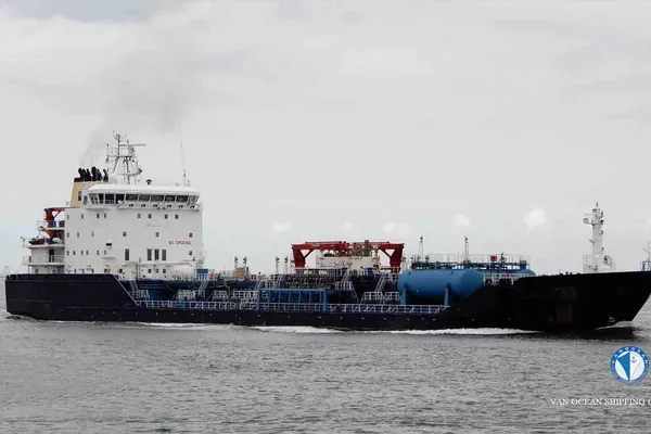 Oil/Chemical tanker for sale