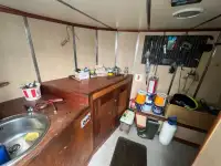 କାର୍ଯ୍ୟକାରୀ ନୌକା ବିକ୍ରୟ ପାଇଁ