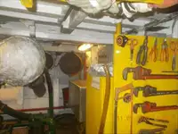 କ୍ରୁ ବୋଟ୍ ବିକ୍ରୟ ପାଇଁ