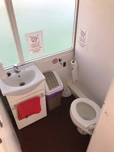 କ୍ରୁଜ୍ ଜାହାଜ ବିକ୍ରୟ ପାଇଁ