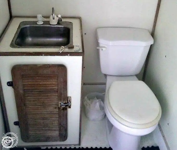 କ୍ରୁଜ୍ ଜାହାଜ ବିକ୍ରୟ ପାଇଁ