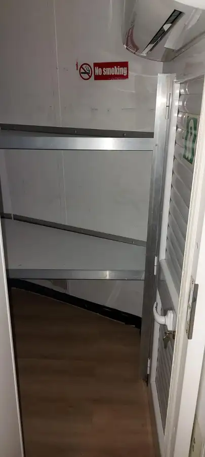 କ୍ରୁ ବୋଟ୍ ବିକ୍ରୟ ପାଇଁ