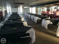 କ୍ରୁଜ୍ ଜାହାଜ ବିକ୍ରୟ ପାଇଁ