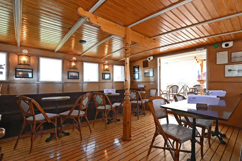 କ୍ରୁଜ୍ ଜାହାଜ ବିକ୍ରୟ ପାଇଁ
