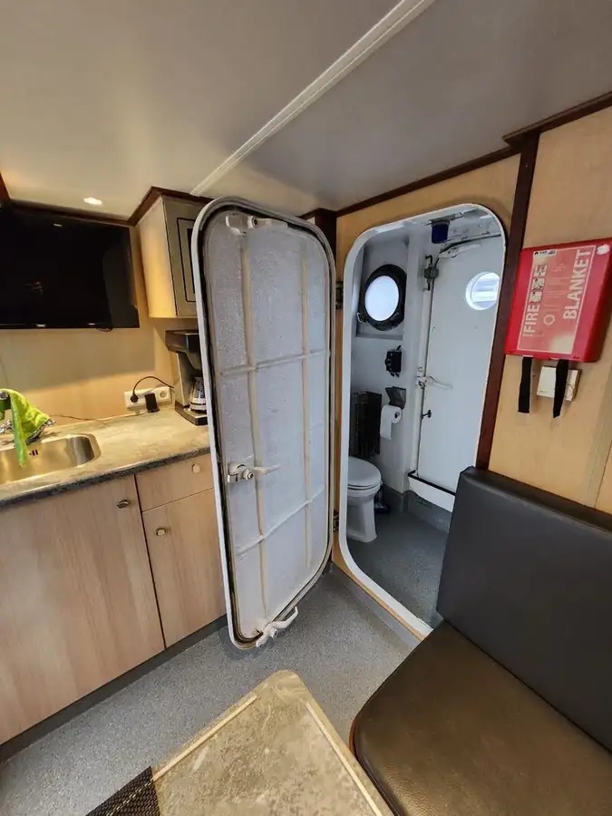 କାର୍ଯ୍ୟକାରୀ ନୌକା ବିକ୍ରୟ ପାଇଁ