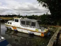 କାର୍ଯ୍ୟକାରୀ ନୌକା ବିକ୍ରୟ ପାଇଁ