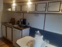 କଣ୍ଟେନର ଜାହାଜ ବିକ୍ରୟ ପାଇଁ