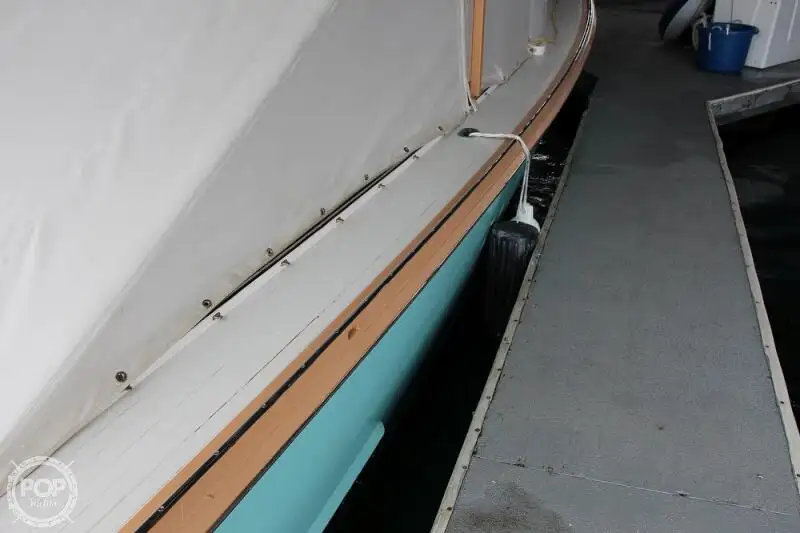 ମାଛ ପ୍ରକ୍ରିୟାକରଣ ନୌ ବିକ୍ରୟ ପାଇଁ
