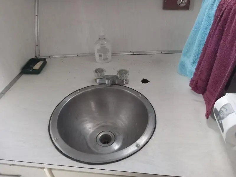 କ୍ରୁ ବୋଟ୍ ବିକ୍ରୟ ପାଇଁ