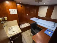 କଣ୍ଟେନର ଜାହାଜ ବିକ୍ରୟ ପାଇଁ
