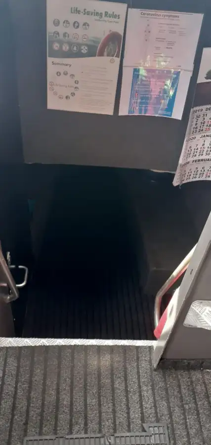 କ୍ରୁ ବୋଟ୍ ବିକ୍ରୟ ପାଇଁ