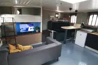 ଫ୍ଲୋଟିଂ ହୋଟେଲ୍ ବିକ୍ରୟ ପାଇଁ