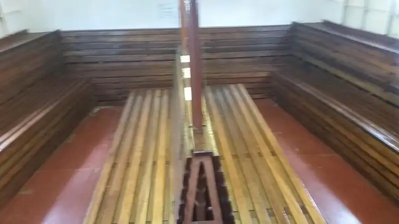 କ୍ରୁଜ୍ ଜାହାଜ ବିକ୍ରୟ ପାଇଁ