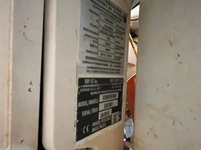 କାର୍ଯ୍ୟକାରୀ ନୌକା ବିକ୍ରୟ ପାଇଁ