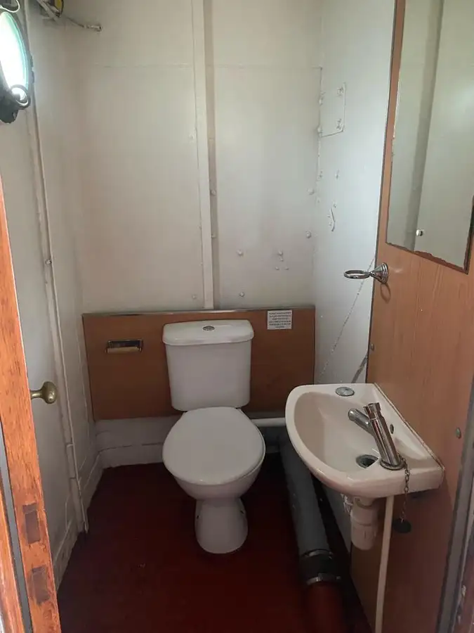 କ୍ରୁଜ୍ ଜାହାଜ ବିକ୍ରୟ ପାଇଁ