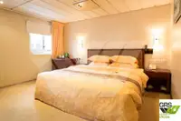 କ୍ରୁଜ୍ ଜାହାଜ ବିକ୍ରୟ ପାଇଁ