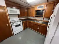 କ୍ରୁ ବୋଟ୍ ବିକ୍ରୟ ପାଇଁ