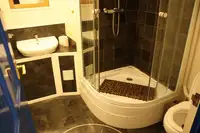 କ୍ରୁଜ୍ ଜାହାଜ ବିକ୍ରୟ ପାଇଁ