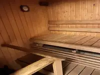 କ୍ରୁଜ୍ ଜାହାଜ ବିକ୍ରୟ ପାଇଁ