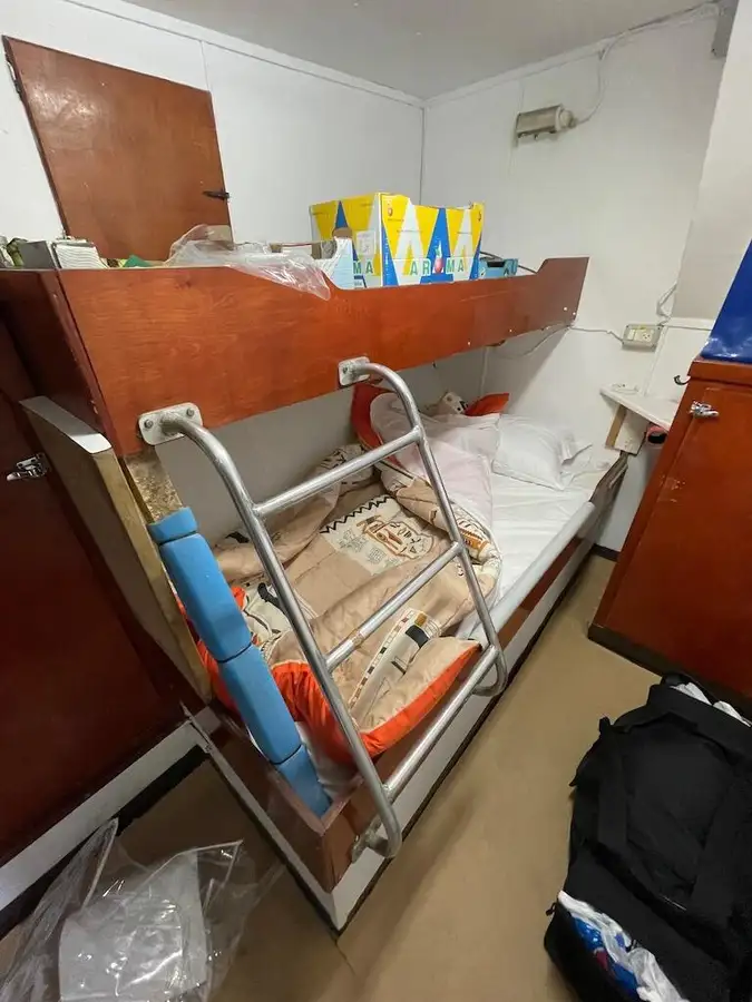 କଣ୍ଟେନର ଜାହାଜ ବିକ୍ରୟ ପାଇଁ