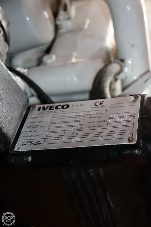 ମାଛ ପ୍ରକ୍ରିୟାକରଣ ନୌ ବିକ୍ରୟ ପାଇଁ