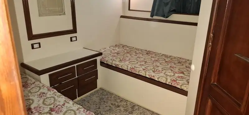 କ୍ରୁଜ୍ ଜାହାଜ ବିକ୍ରୟ ପାଇଁ