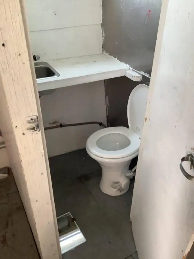 କାର୍ଯ୍ୟକାରୀ ନୌକା ବିକ୍ରୟ ପାଇଁ