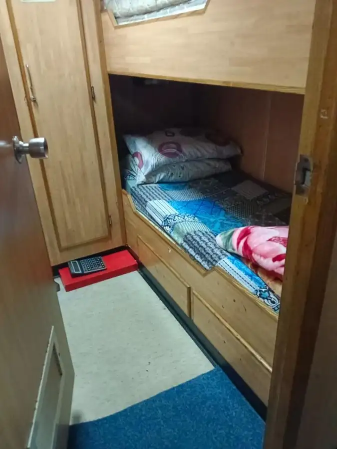 କ୍ରୁ ବୋଟ୍ ବିକ୍ରୟ ପାଇଁ