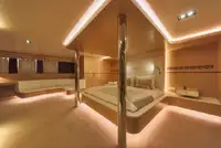 କ୍ରୁଜ୍ ଜାହାଜ ବିକ୍ରୟ ପାଇଁ