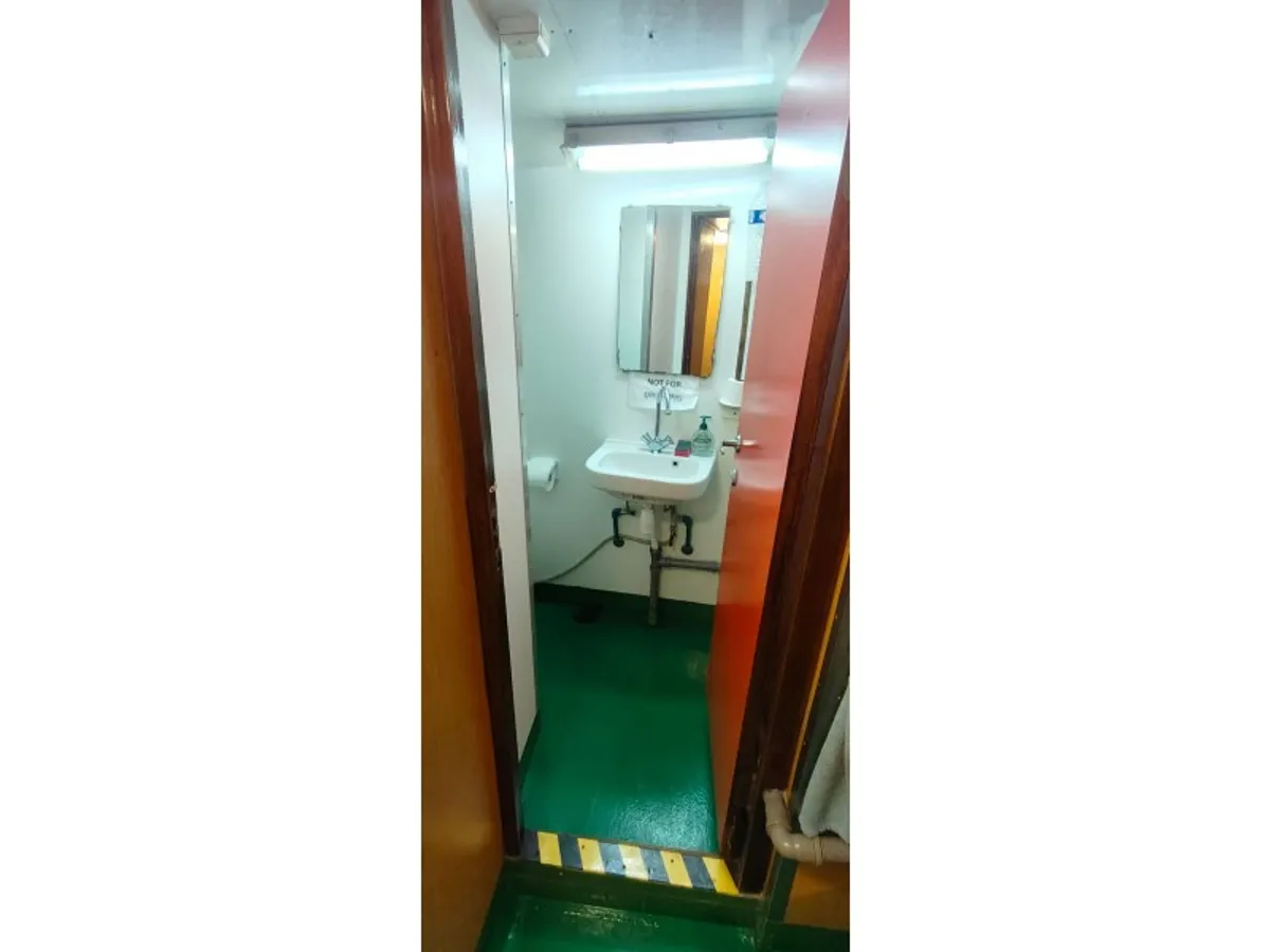 ସପ୍ଲାୟ ଜାହାଜ ବିକ୍ରୟ ପାଇଁ