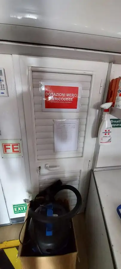 କ୍ରୁ ବୋଟ୍ ବିକ୍ରୟ ପାଇଁ